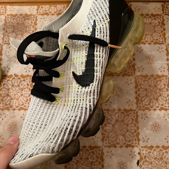 Men’s Nike Sneakers Shoes - Picture 3 of 4